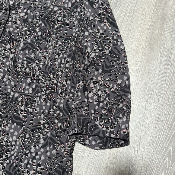 Torrid Blouse Size 2 (2X) Black Pink Gray Abstract Print V-Neck 3/4 Sleeve Top - Picture 3 of 7